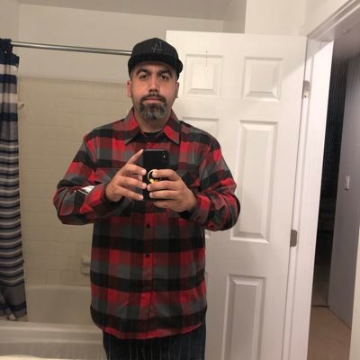 Profile Picture of Jason Nava (@therealtroll805) on Twitter