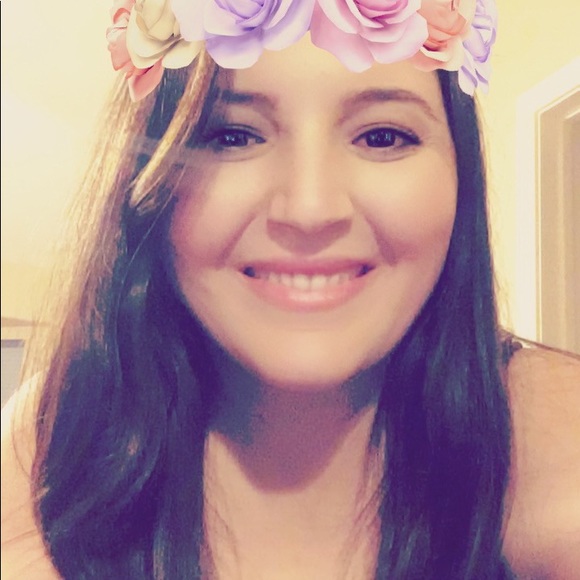 Profile Picture of Diana Aronov (@diana_aronov) on Poshmark