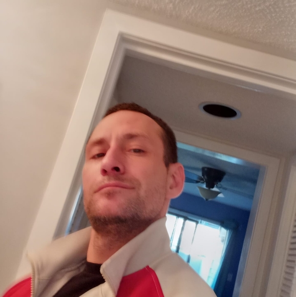 Profile Picture of Ian Bailey (@bian01323) on Poshmark