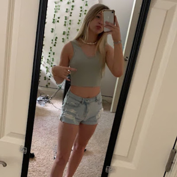 Profile Picture of Ashlyn Fowler (@ashlynfowler361) on Poshmark