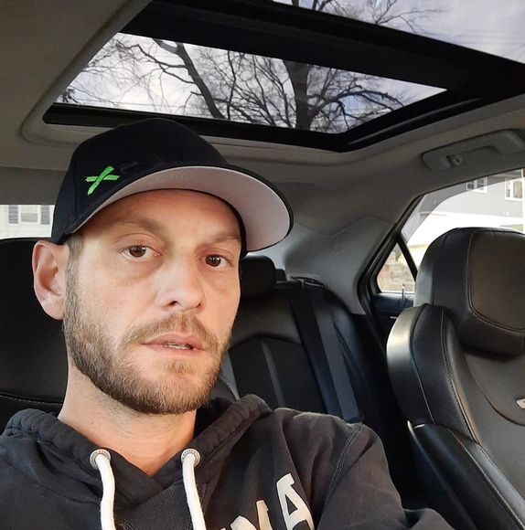 Profile Picture of Rob Montagna (@montagnarob) on Poshmark