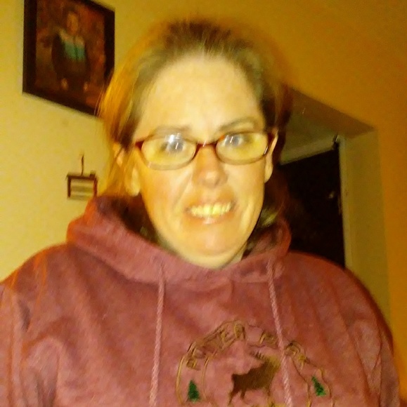 Profile Picture of Melissa Kemp (@melissakemp35) on Poshmark