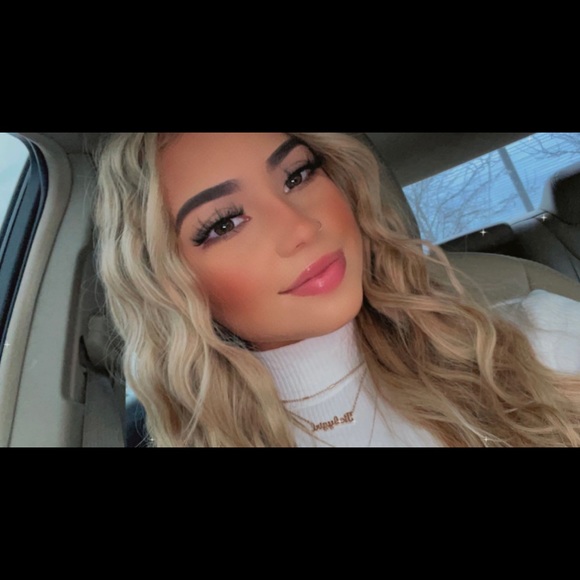 Profile Picture of Jazmin Fonseca (@jazmvncx) on Poshmark