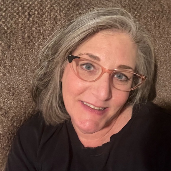 Profile Picture of Debbie Eustace (@motivesgirl3) on Poshmark