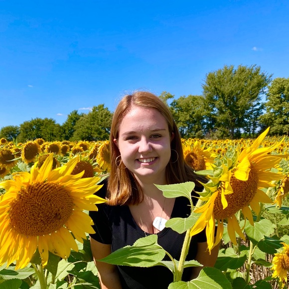 Profile Picture of Nicole Clausen (@nicole_clausen) on Poshmark