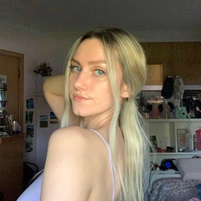 Profile Picture of Kendra (@ken_wick14) on Twitter