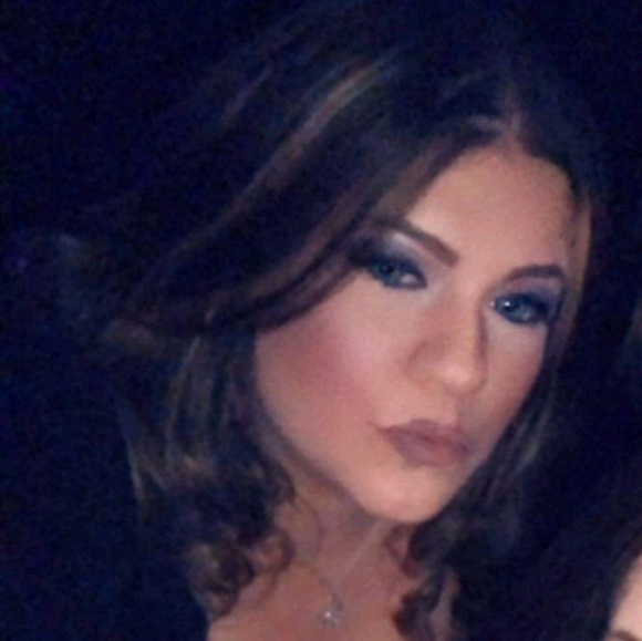 Profile Picture of Alysin Brelie (@alysin22) on Poshmark