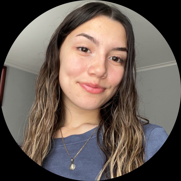 Profile Picture of Daniela Arceo (@daniela253) on Poshmark