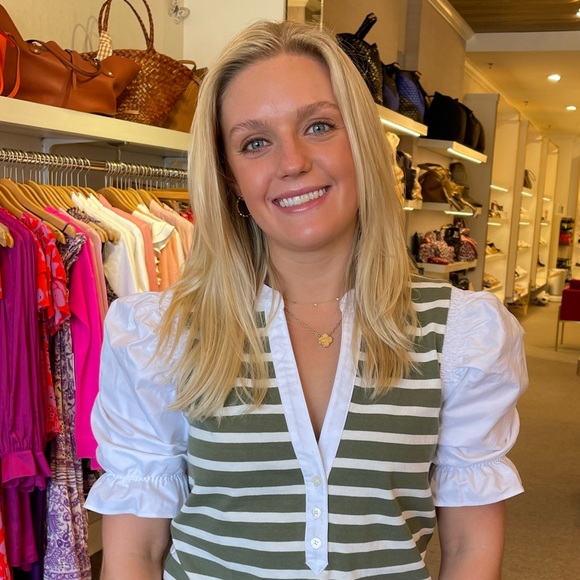 Profile Picture of Devon Reilly (@dlr111) on Poshmark