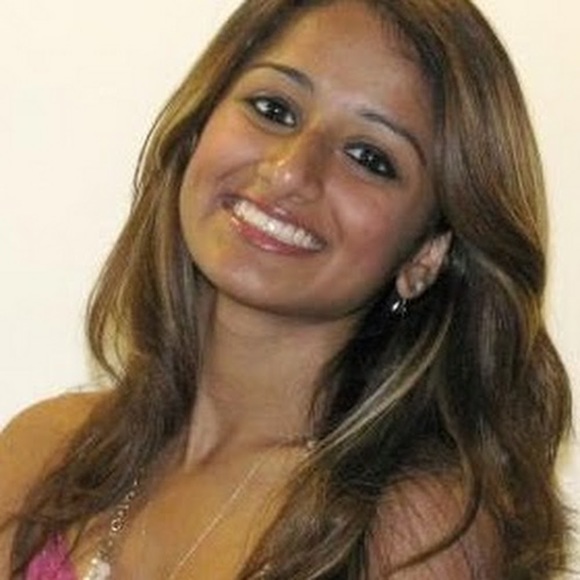 Profile Picture of Gintu Kottarathil (@giturose) on Poshmark