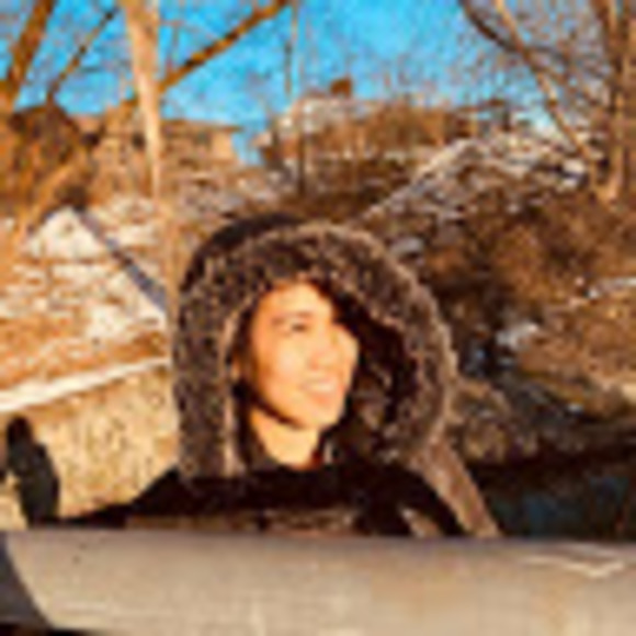 Profile Picture of Crizelvia Dacanay (@crizelviad) on Poshmark