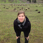 Profile Picture of Allison Doering (@swirlancurlgirl) on Youtube