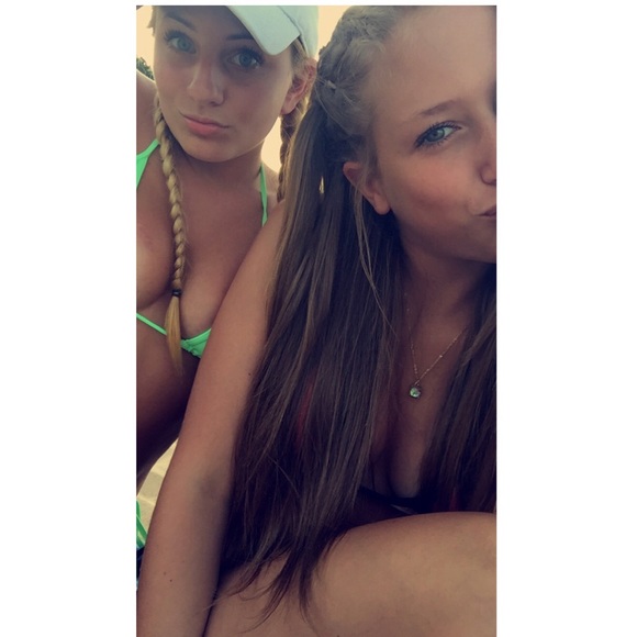 Profile Picture of Nicole Maksym (@nicolemaksym11) on Poshmark