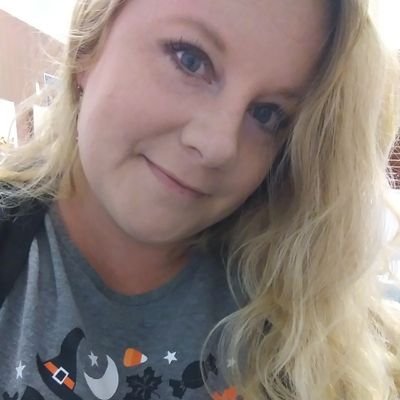 Profile Picture of Shannon Roach (@SmallTownGrl33) on Twitter