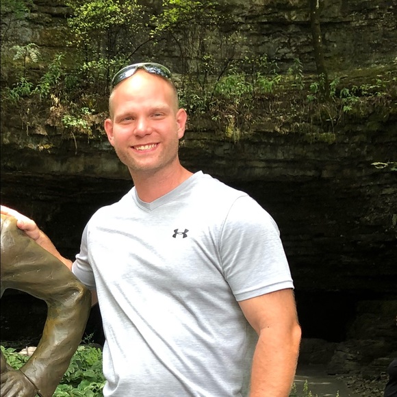 Profile Picture of David Radcliff (@dvradiff) on Poshmark