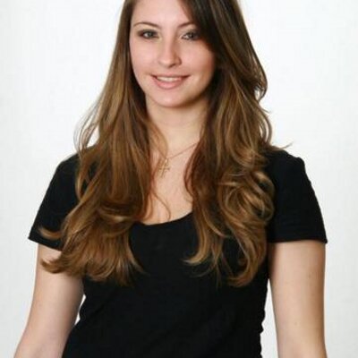 Profile Picture of Paula Cal (@paulinhacal) on Twitter
