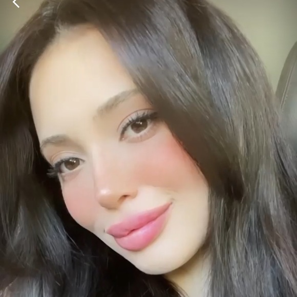 Miray Ertas - Poshmark Profile Picture of Miray Ertas (@mirayertas) on Poshmark