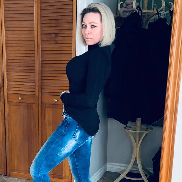 Profile Picture of Candace Wonfor (@clwhopkins) on Poshmark