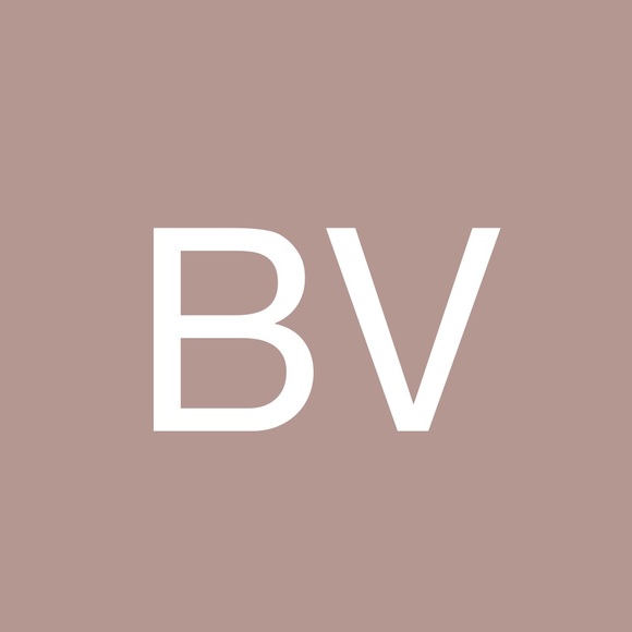 Profile Picture of Brionna Voight (@brionnavoight) on Poshmark
