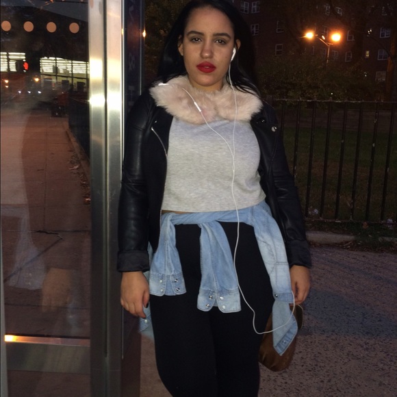 Profile Picture of Andreine Hernandez (@callmeandreaxo) on Poshmark