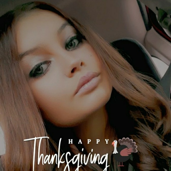 Profile Picture of Chey Harlander (@chey_harlander) on Poshmark