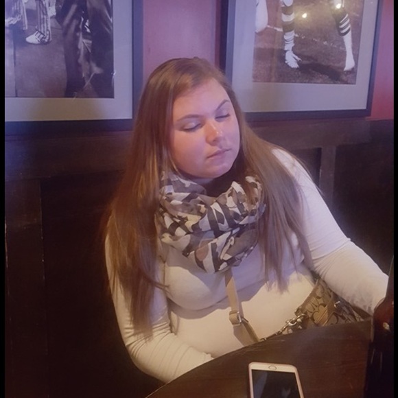 Profile Picture of Brianna Hozjan (@breezi1992) on Poshmark