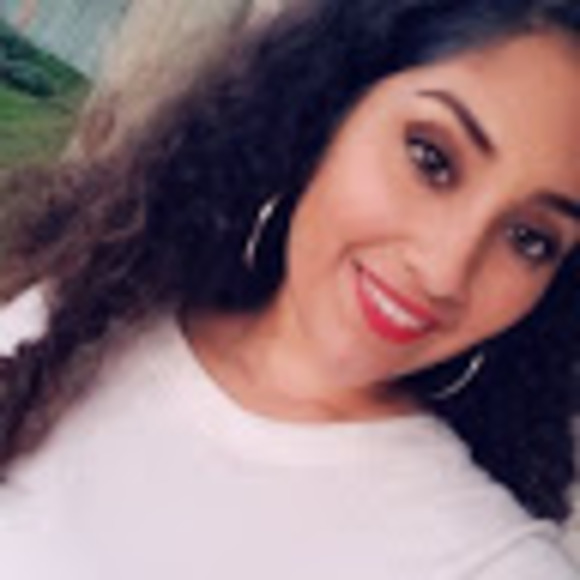 Profile Picture of Gizelle Suarez (@gizelle09s) on Poshmark