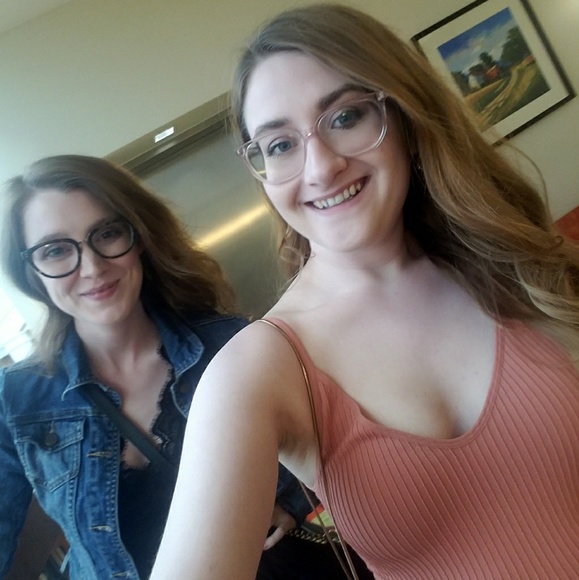 Profile Picture of Anna Moraczewski (@amoraczewski) on Poshmark