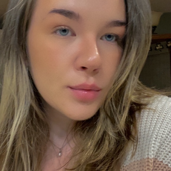 Profile Picture of J. Fabrycki (@jfabb) on Poshmark
