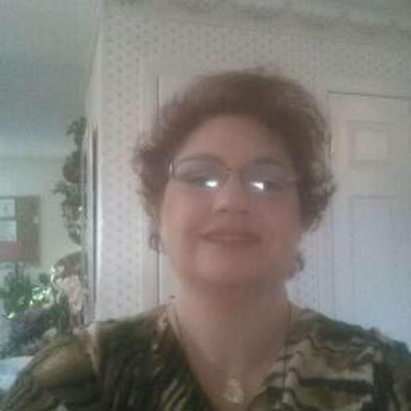 Profile Picture of Bobbie Wingler (@bobbiessalon) on Poshmark