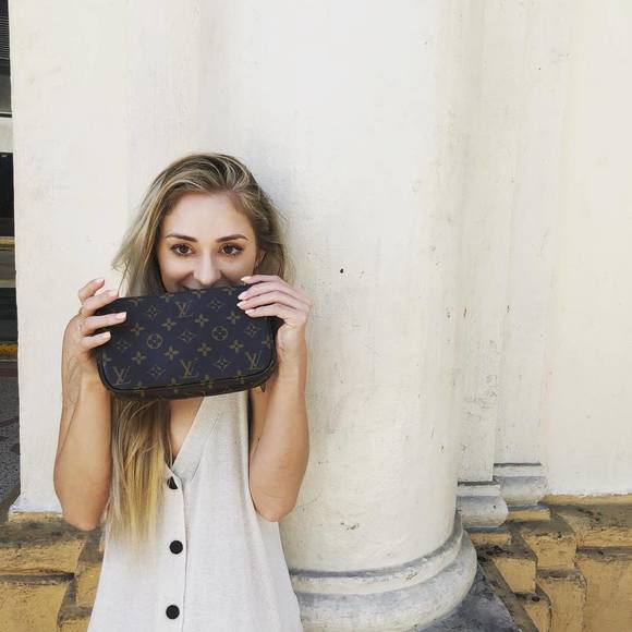 Profile Picture of Renee Poche (@renee_poche) on Poshmark