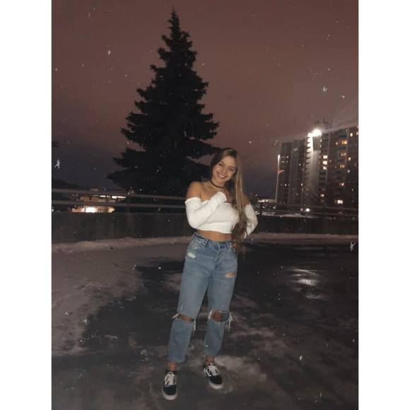 Profile Picture of Maria paula Naranjo bedoya (@mariap_99) on Poshmark