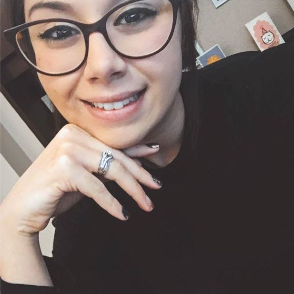 Profile Picture of Danielle Record (@daniellefurlow) on Poshmark
