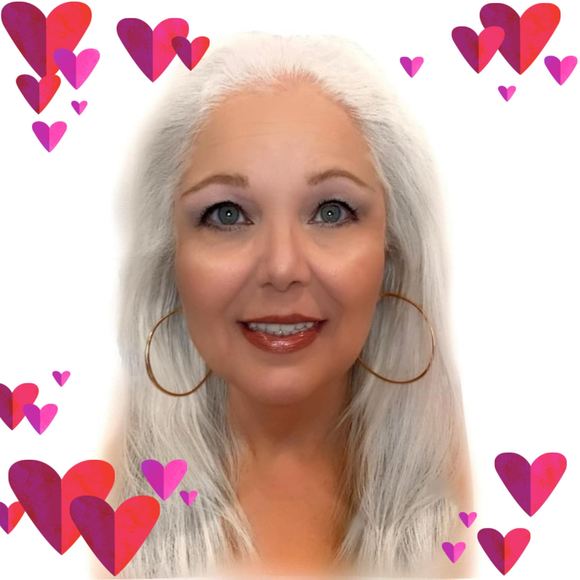 Profile Picture of Juli page Morgan (@julipagemorgan) on Poshmark