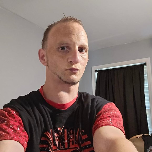 Profile Picture of Chris Palmer (@cdp8395) on Poshmark