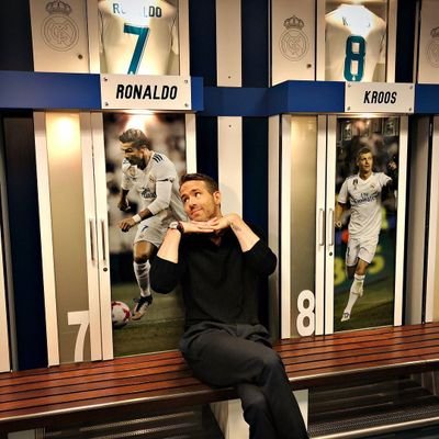 Profile Picture of Max Banega (@EvErMyNgLe) on Twitter
