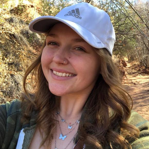 Profile Picture of Amanda Watson (@a_man_der) on Poshmark