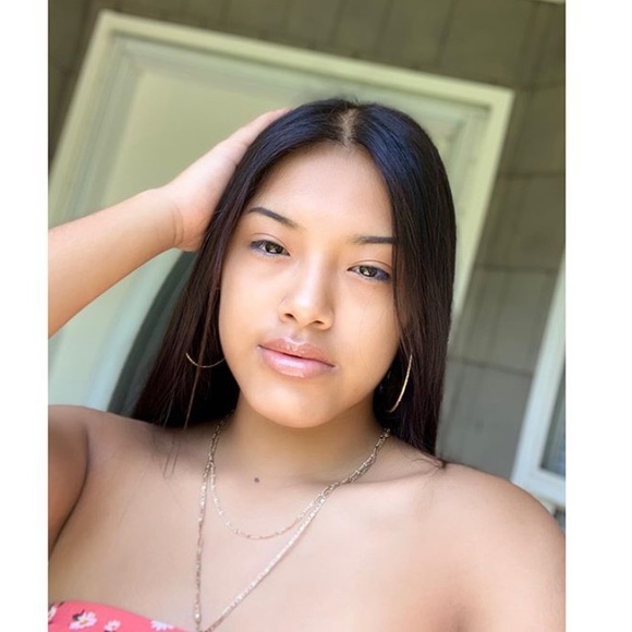 Profile Picture of Isabel Lagunas (@tooooshortt) on Poshmark