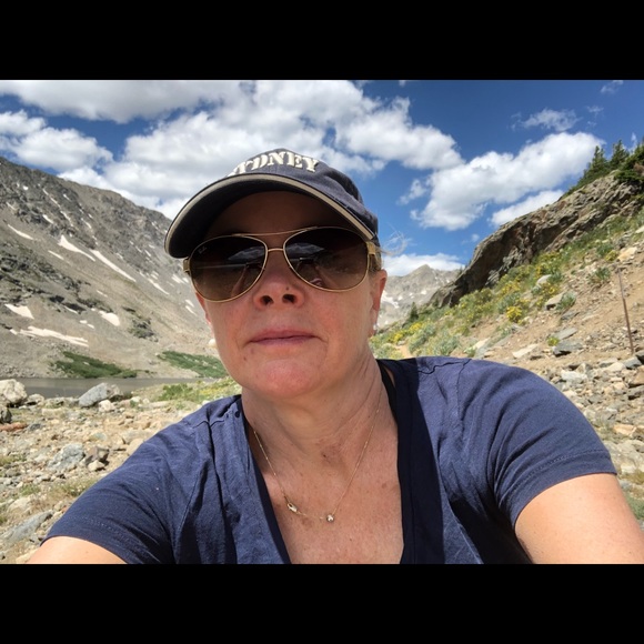 Profile Picture of Nicole Schell (@nicschell) on Poshmark