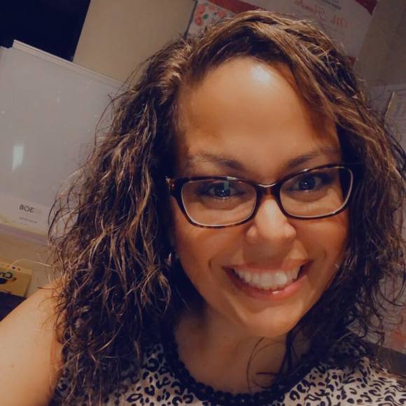 Profile Picture of Lisa Heemstra (@heemstra) on Poshmark