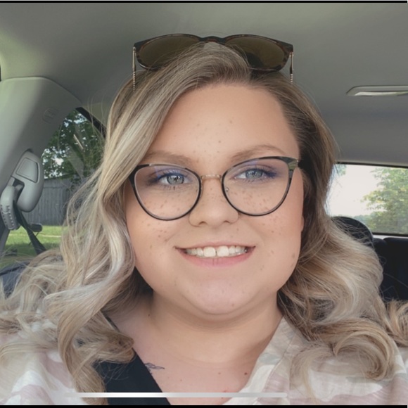 Profile Picture of Carly Goodwin (@carlygoodwin852) on Poshmark