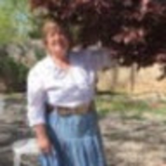 Profile Picture of Rosetta Sanz (@rosettasanz) on Poshmark