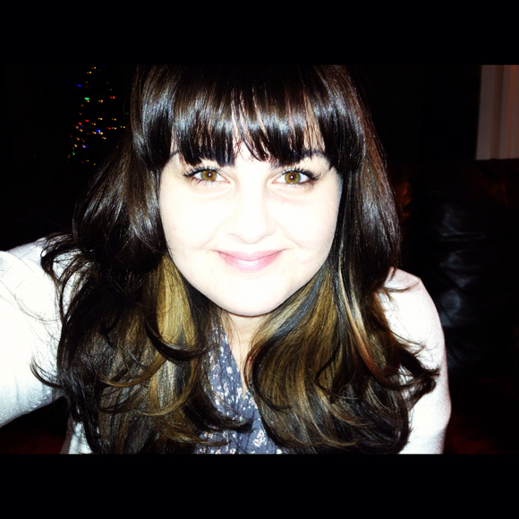 Profile Picture of Olivia Corea (@heyolivia) on Poshmark