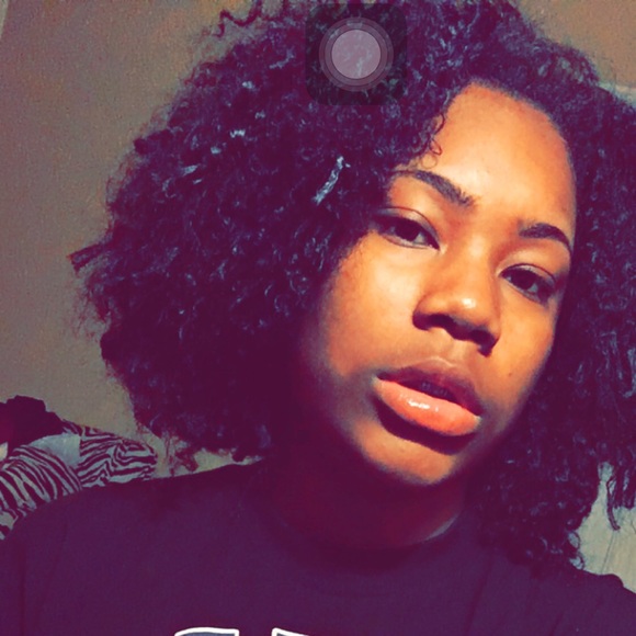 Profile Picture of Michaela Garrett (@kay_laaaa) on Poshmark