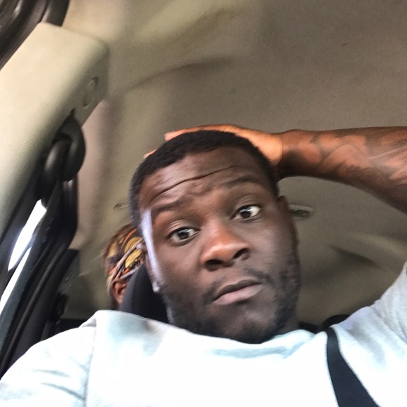 Profile Picture of Quintez burns Burns (@quintezburns) on Poshmark