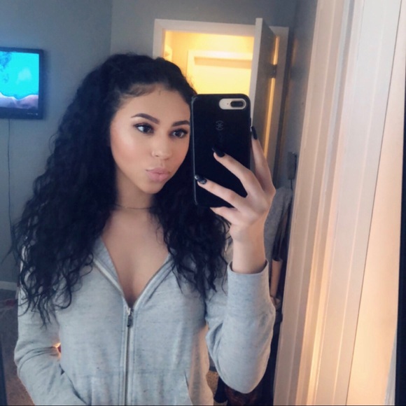 Mikaela Brown - Poshmark Profile Picture of Mikaela Brown (@mikaelanb13) on Poshmark