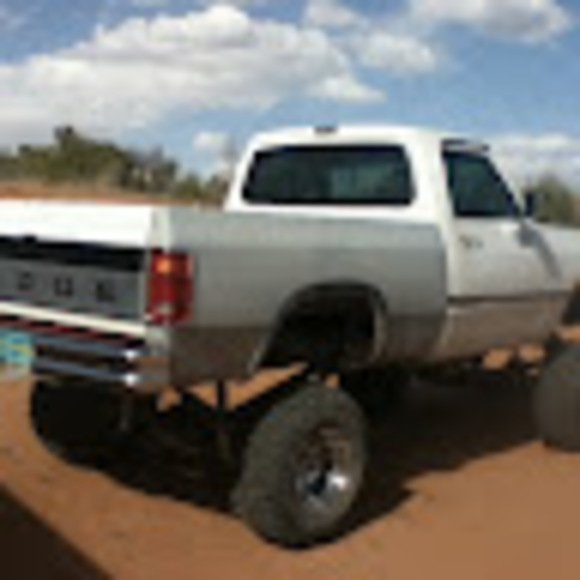 Truman Barney - Poshmark Profile Picture of Truman Barney (@trumaniak) on Poshmark