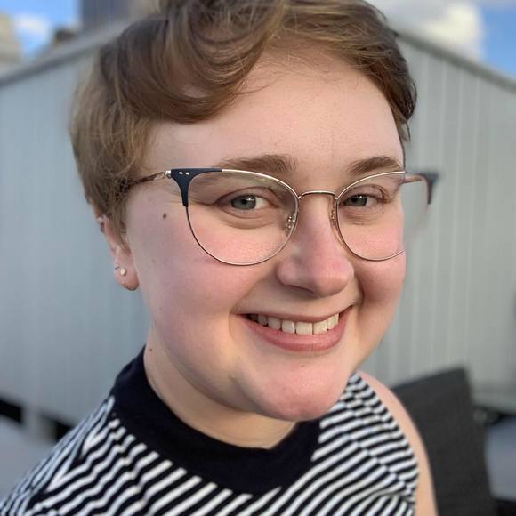 Profile Picture of Leigh Chandler (@leigh517) on Poshmark