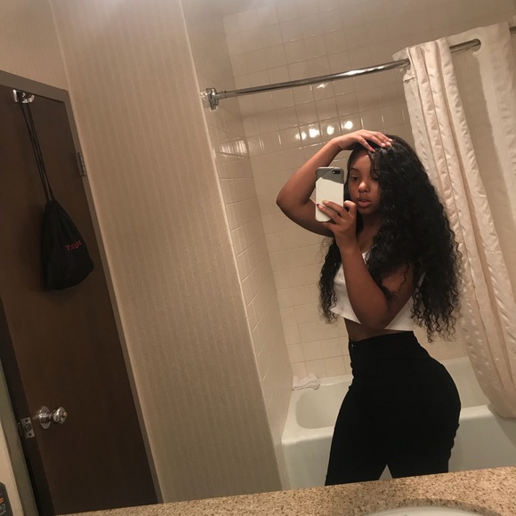 Profile Picture of Taylor Asante (@taylittyy) on Poshmark