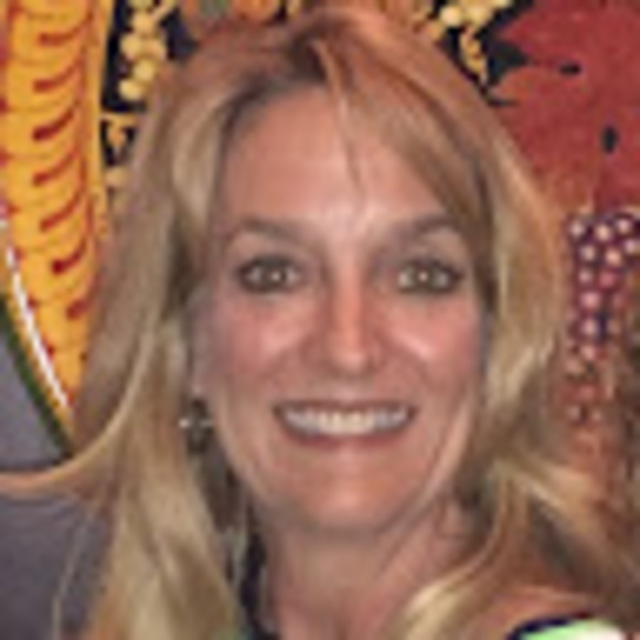 Profile Picture of Susan Mattern (@soozmatter) on Poshmark